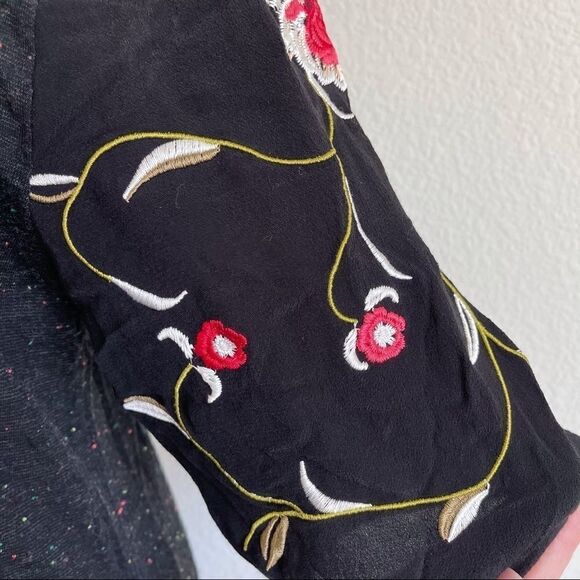 Gimmicks by BKE Black Embroidered Sleeve Top-Small - Picture 5 of 13